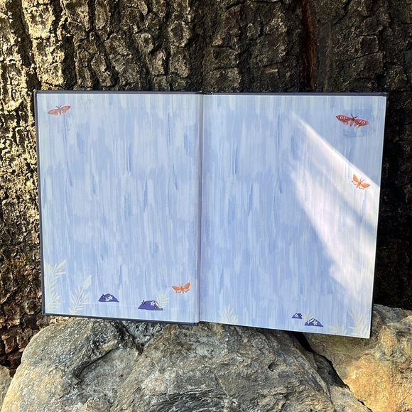 Book - The Magical Unicorn Society Official Handbook w/ Wonderful Illustrations - Picture 4 of 8